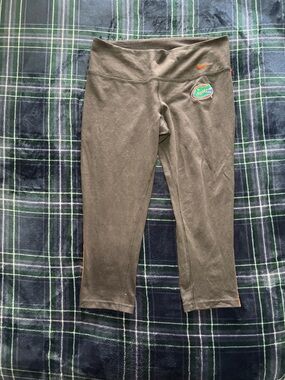 Y2K 2000s Nike black Florida Gators Capris w/patch&orange side stitching.Size M.